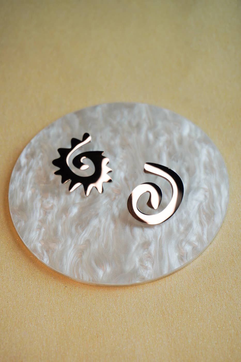 Caracol & Espiral Silver Stud Earrings - Image 5