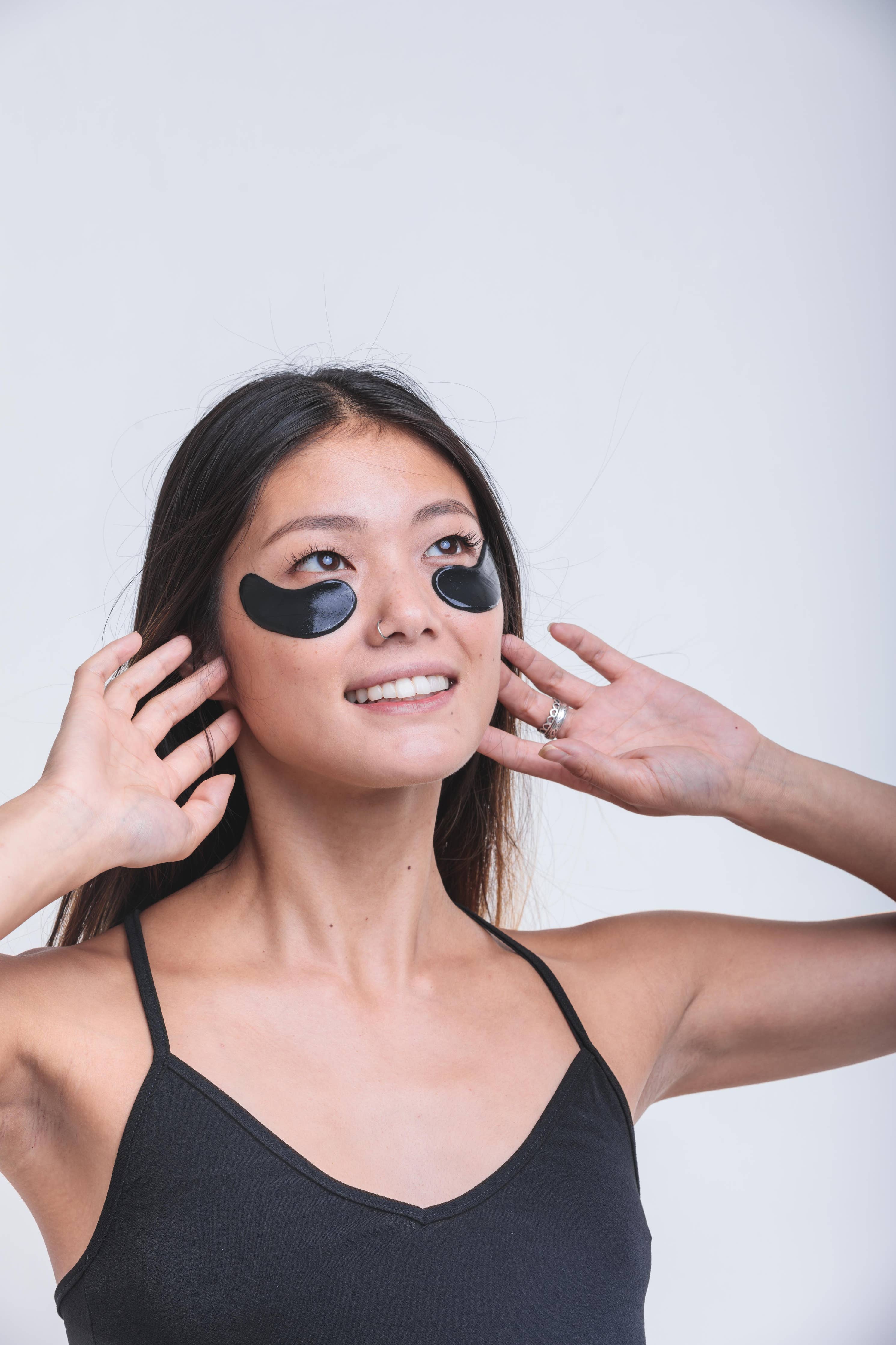 Wake Up Charcoal + Hyaluronic Acid Eye Mask Set - Image 5